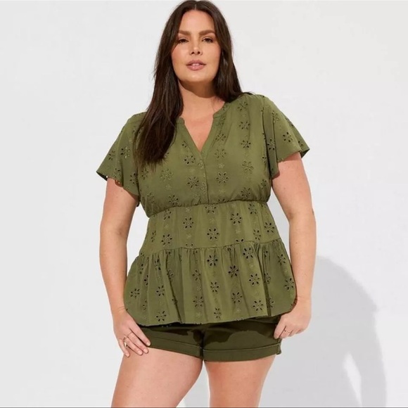 torrid Tops - Torrid Babydoll Eyelet Tiered Top Green V-neck Short Sleeve‎ Feminine size 2